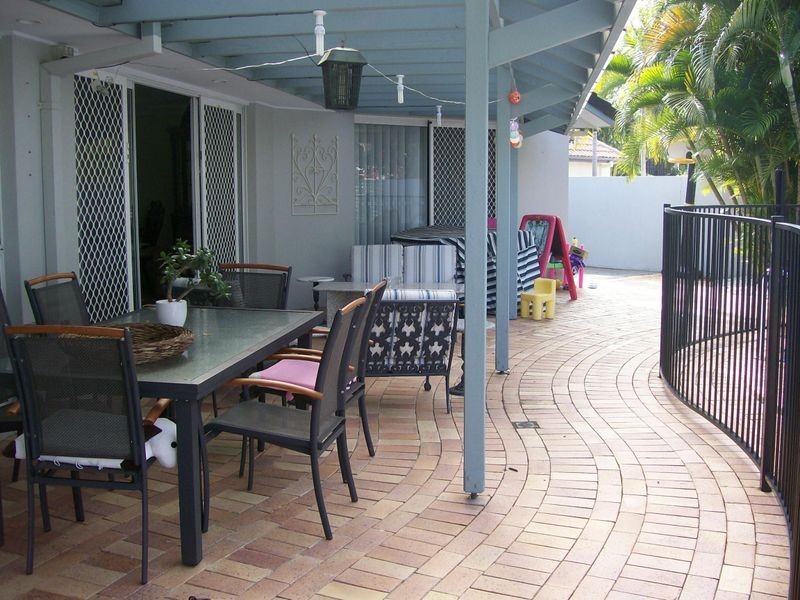 74 Santa Cruz Blvd, Clear Island Waters QLD 4226