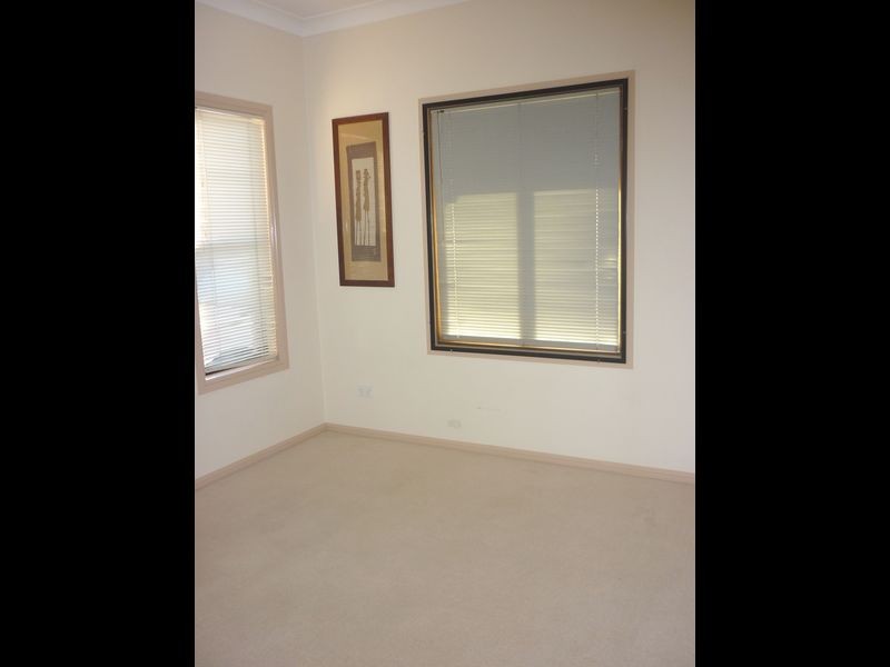 8 Ranier Crescent, Varsity Lakes QLD 4227