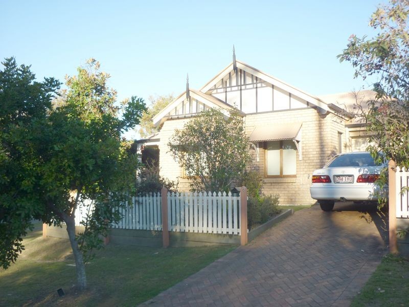 8 Ranier Crescent, Varsity Lakes QLD 4227