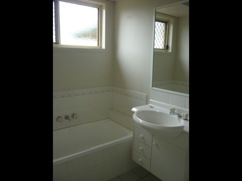 2/14 Dauphin Crescent, Merrimac QLD 4226