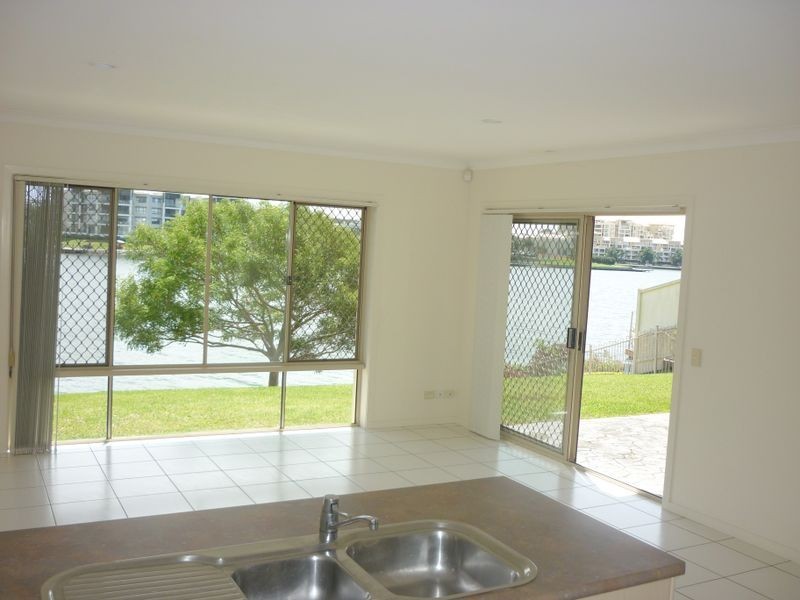 26 Vanderbilt Court, Varsity Lakes QLD 4227