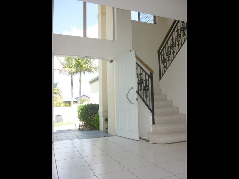 26 Vanderbilt Court, Varsity Lakes QLD 4227