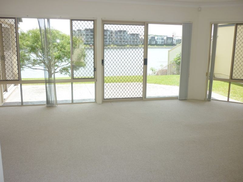 26 Vanderbilt Court, Varsity Lakes QLD 4227