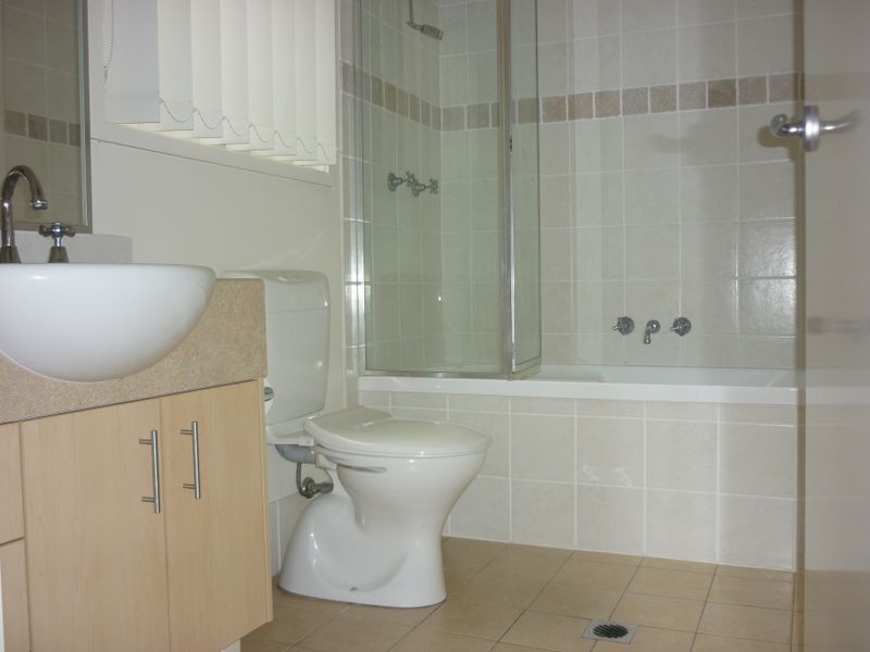 2/14 Lantau Crescent, Varsity Lakes QLD 4227