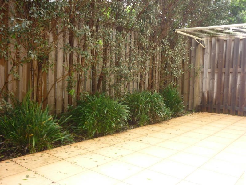 2/14 Lantau Crescent, Varsity Lakes QLD 4227