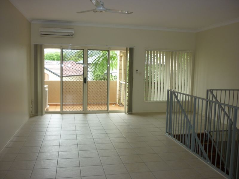 2/14 Lantau Crescent, Varsity Lakes QLD 4227