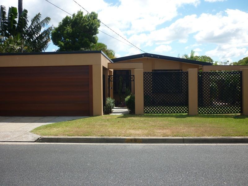 39 Warrina Crescent, Burleigh Waters QLD 4220