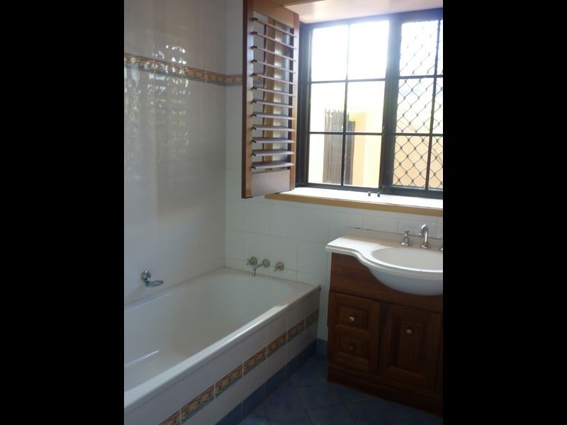 39 Warrina Crescent, Burleigh Waters QLD 4220