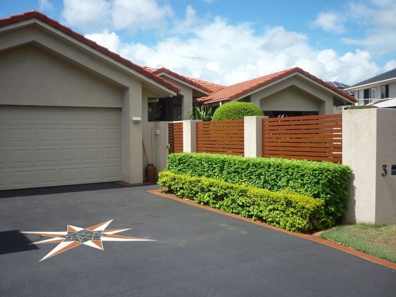 3 Stargazer Place, Clear Island Waters QLD 4226