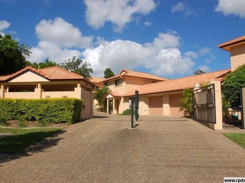 4/39 Pine Valley Drive, Robina QLD 4226