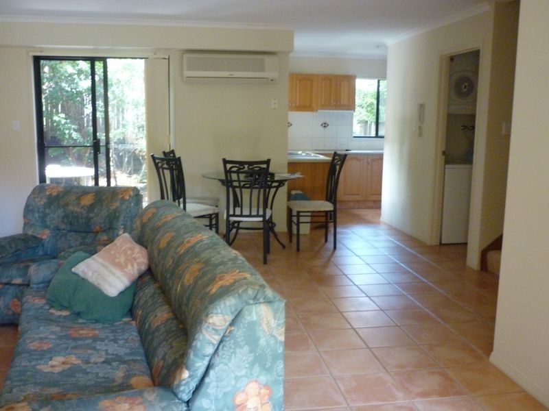 4/39 Pine Valley Drive, Robina QLD 4226