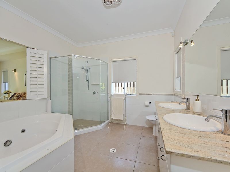 12 Royal Woods Drive, Robina QLD 4226