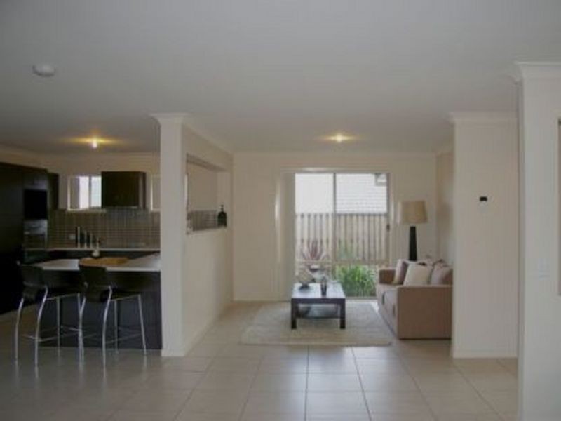 2 Alford Lane, Pacific Pines QLD 4211