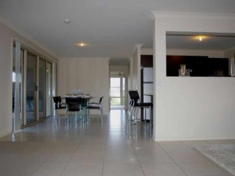 2 Alford Lane, Pacific Pines QLD 4211