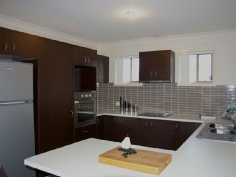 2 Alford Lane, Pacific Pines QLD 4211