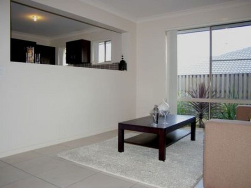 2 Alford Lane, Pacific Pines QLD 4211