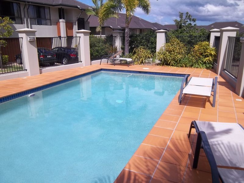 2/2 Northshore Avenue, Varsity Lakes QLD 4227