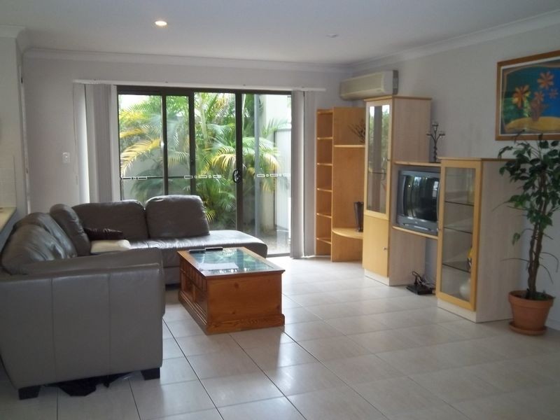 2/2 Northshore Avenue, Varsity Lakes QLD 4227