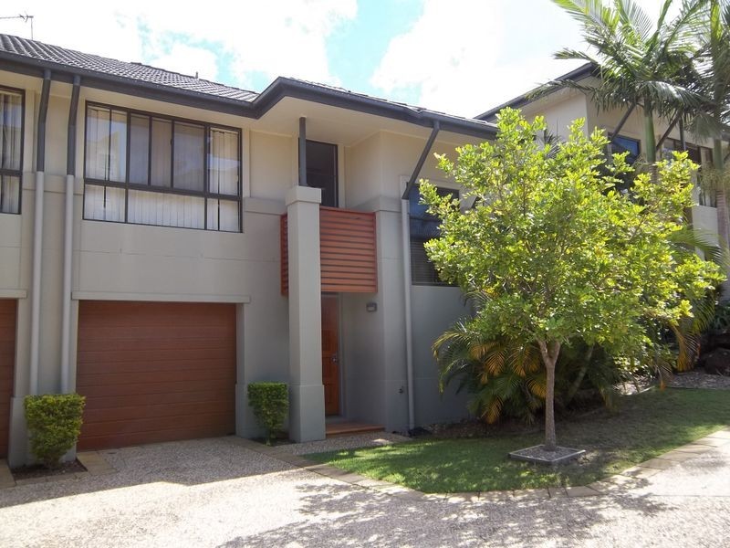 2/2 Northshore Avenue, Varsity Lakes QLD 4227