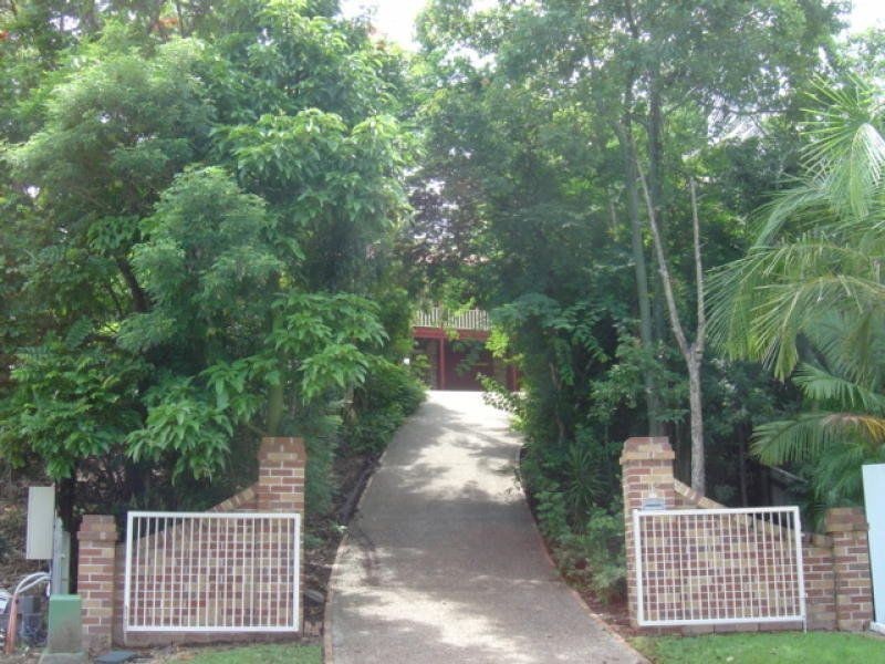 12 Waitara Place, Robina QLD 4226