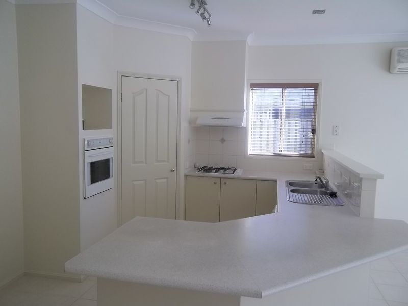 36 Ranier Crescent, Varsity Lakes QLD 4227