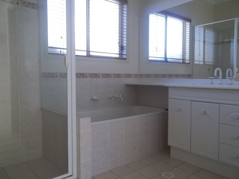 36 Ranier Crescent, Varsity Lakes QLD 4227