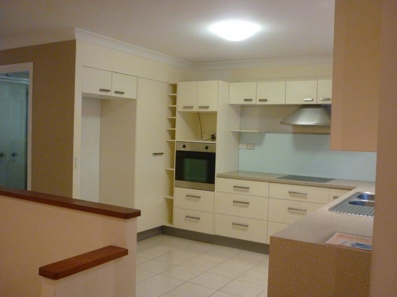 1/5 Woodgate, Paradise Point QLD 4216