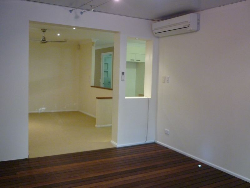 1/5 Woodgate, Paradise Point QLD 4216