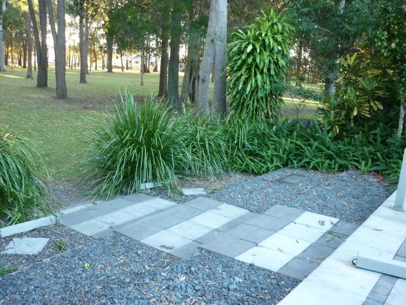 1/5 Woodgate, Paradise Point QLD 4216