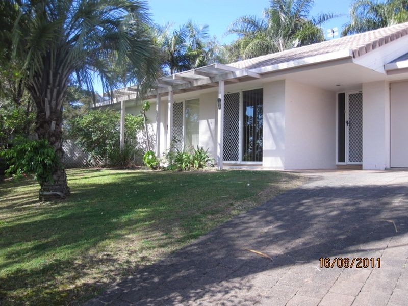6 Bellbrook Close, Robina QLD 4226