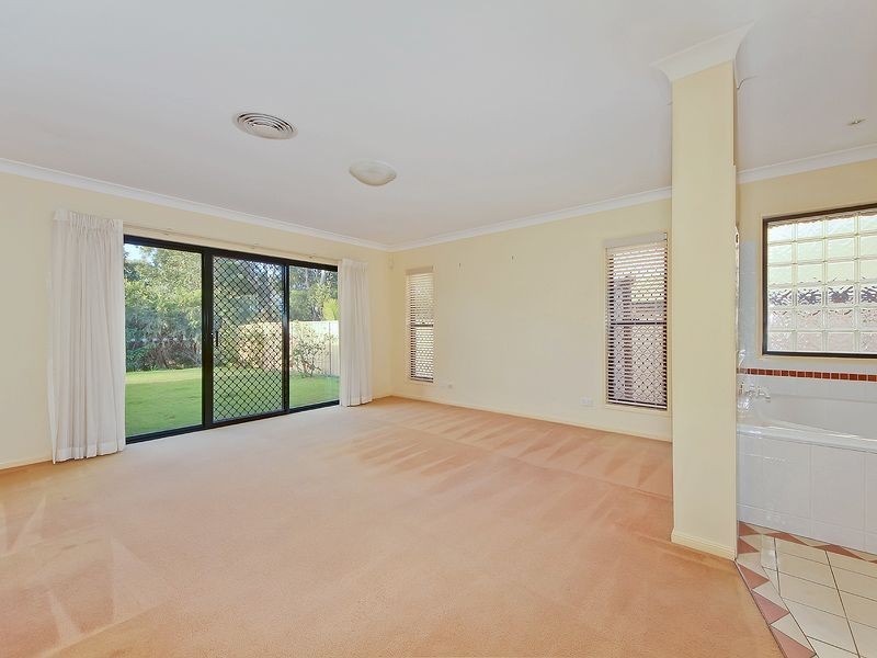 33 Straite Drive, Robina QLD 4226