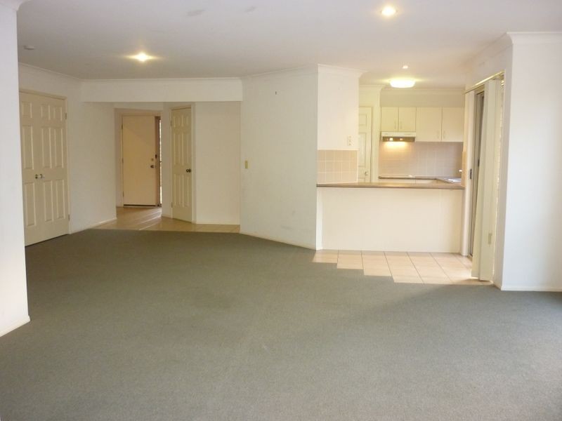 2/2 Northwestern Court, Varsity Lakes QLD 4227