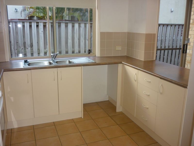 2/2 Northwestern Court, Varsity Lakes QLD 4227