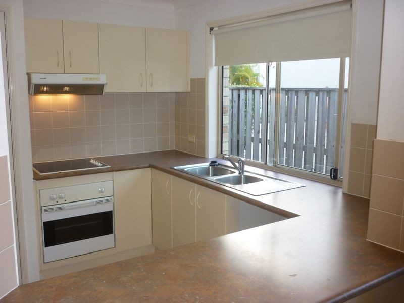 2/2 Northwestern Court, Varsity Lakes QLD 4227