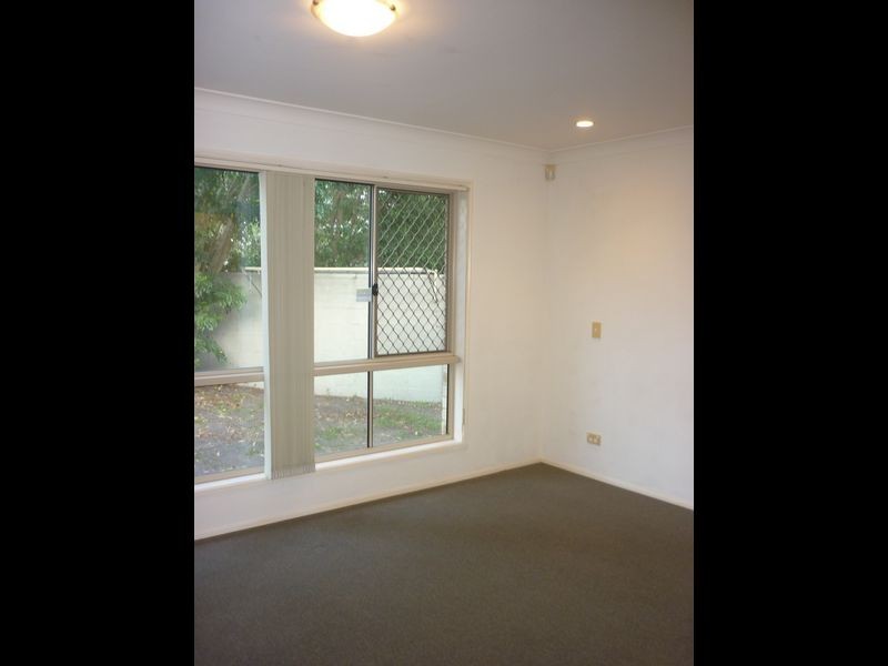 2/2 Northwestern Court, Varsity Lakes QLD 4227