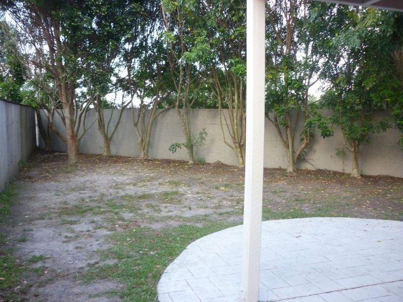 2/2 North western Court, Varsity Lakes QLD 4227