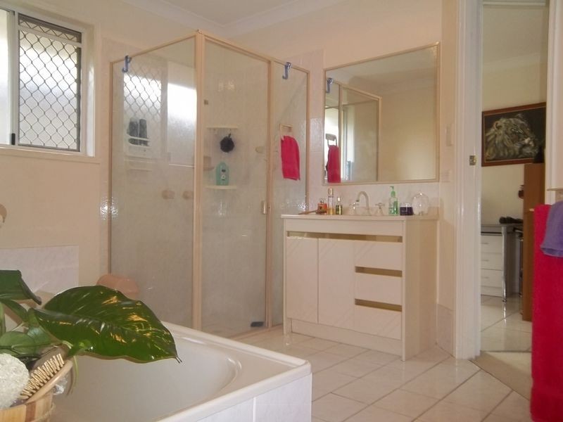 33 Banff Court, Robina QLD 4226