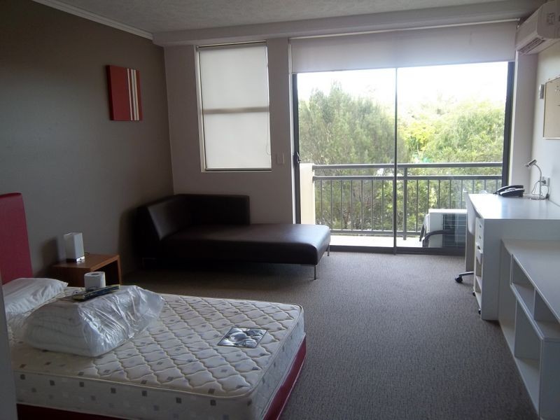 220/25 Lake Orr Drive, Robina QLD 4226