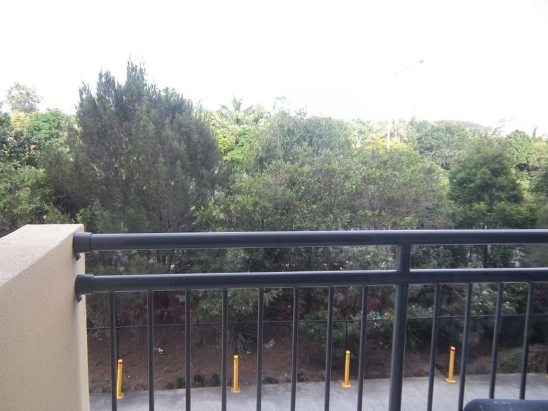 220/25 Lake Orr Drive, Robina QLD 4226