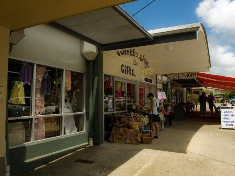 18 Memorial Avenue, Pomona QLD 4568
