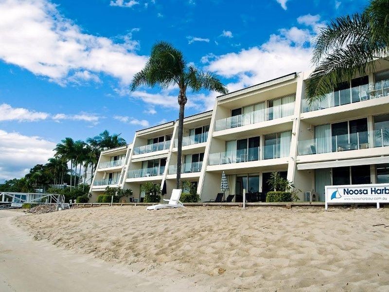 6 Quamby Place, Noosaville QLD 4566