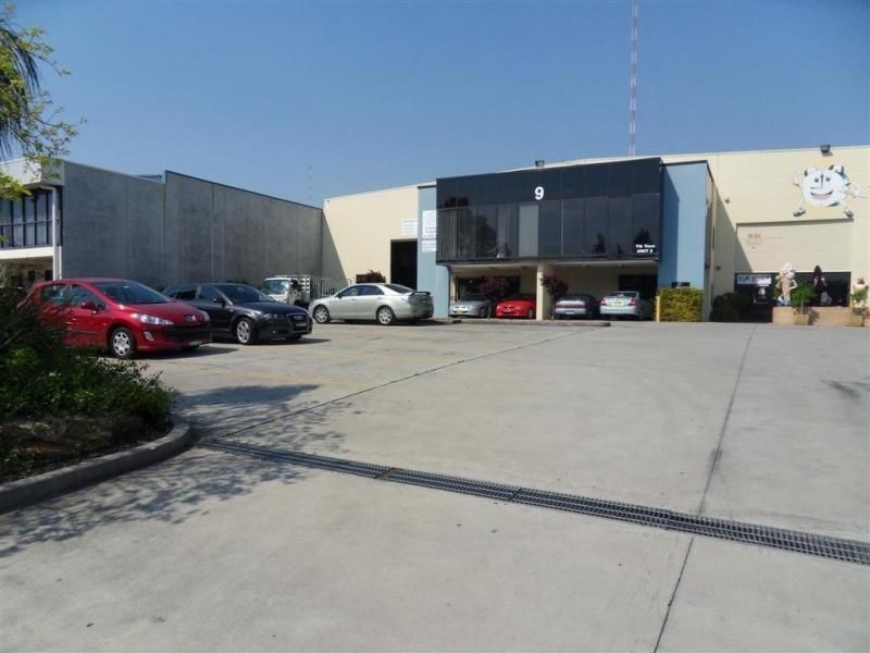 2/9 Enterprise Circuit, Prestons NSW 2170