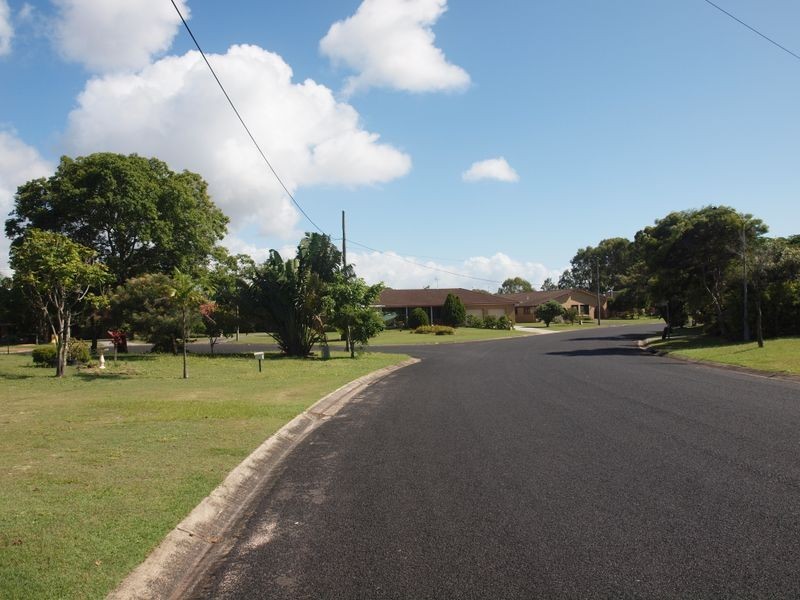 6 Ballanda Crescent, Iluka NSW 2466