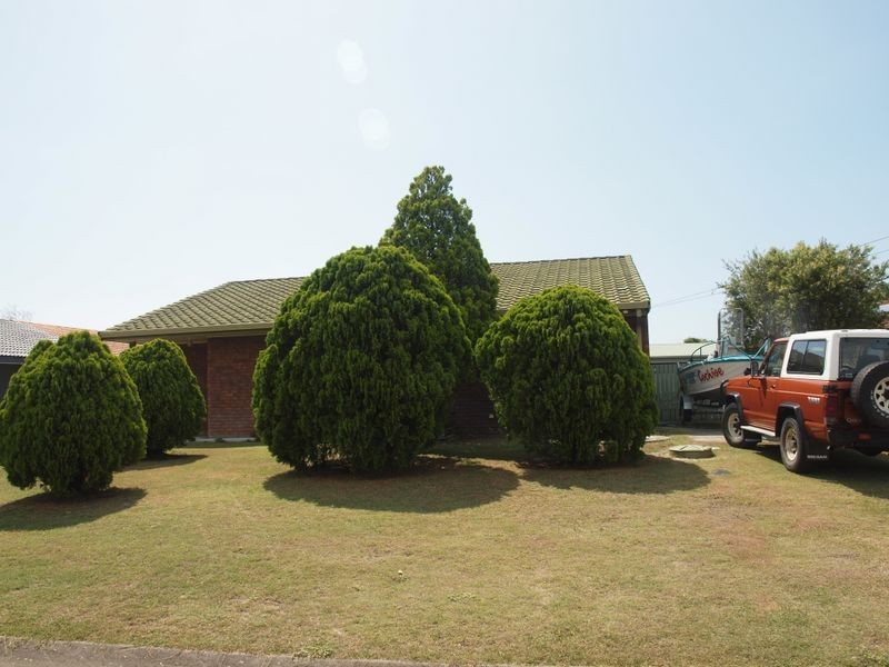 1/13 Ballanda Crescent, Iluka NSW 2466