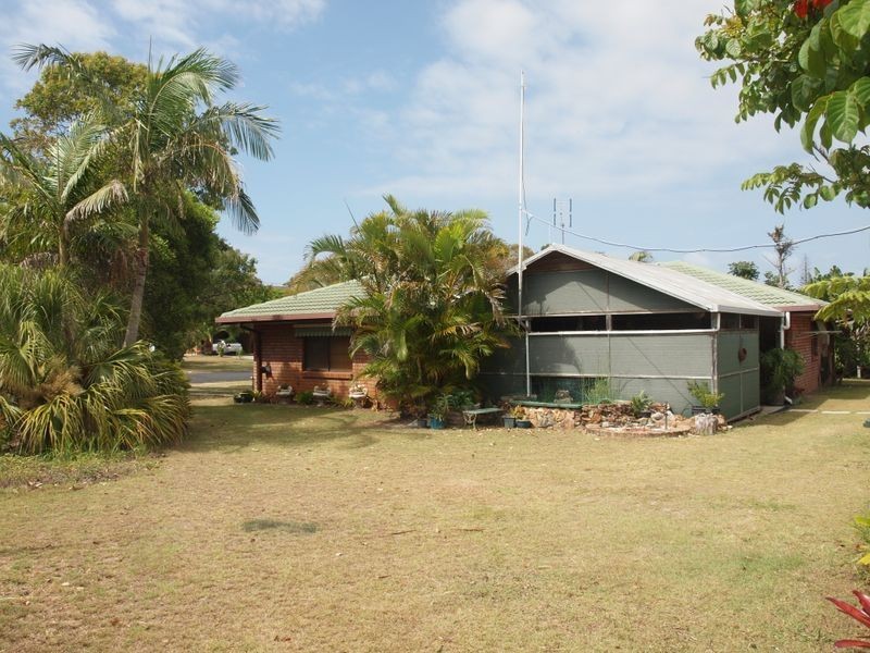 1 Ballanda Crescent, Iluka NSW 2466