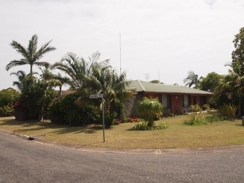 1 Ballanda Crescent, Iluka NSW 2466