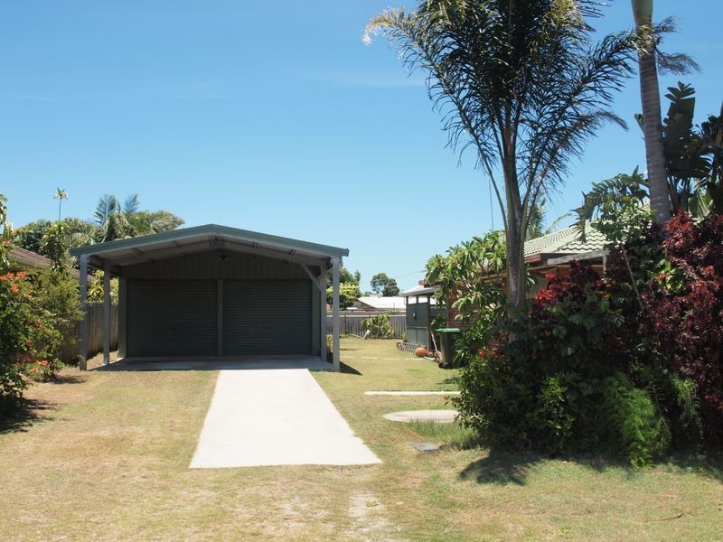1 Ballanda Crescent, Iluka NSW 2466