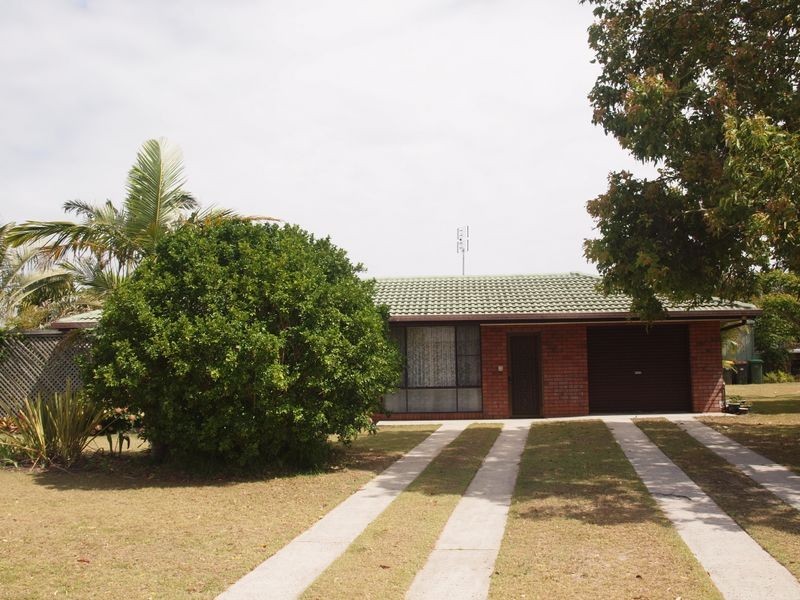 1 Ballanda Crescent, Iluka NSW 2466
