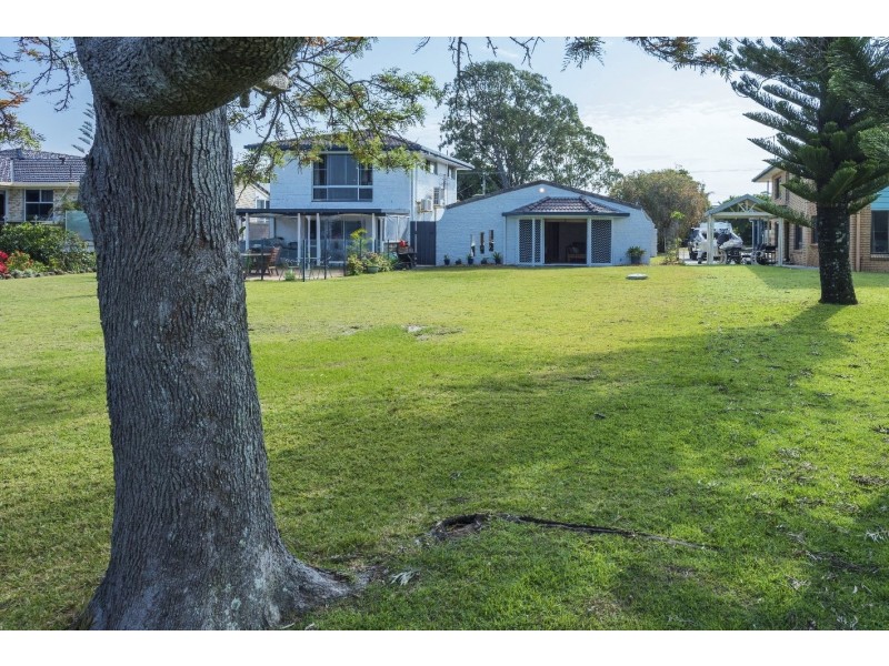 1/32 Queen Lane, Iluka NSW 2466