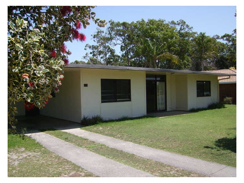 28 Loxton Avenue, Iluka NSW 2466